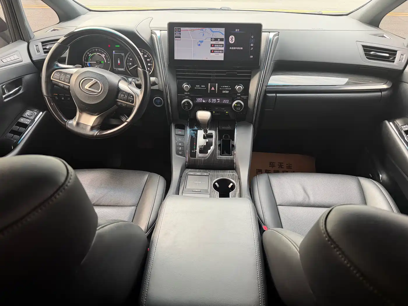 Lexus LM 2020 300h 4-Seat Imperial Edition фото 5