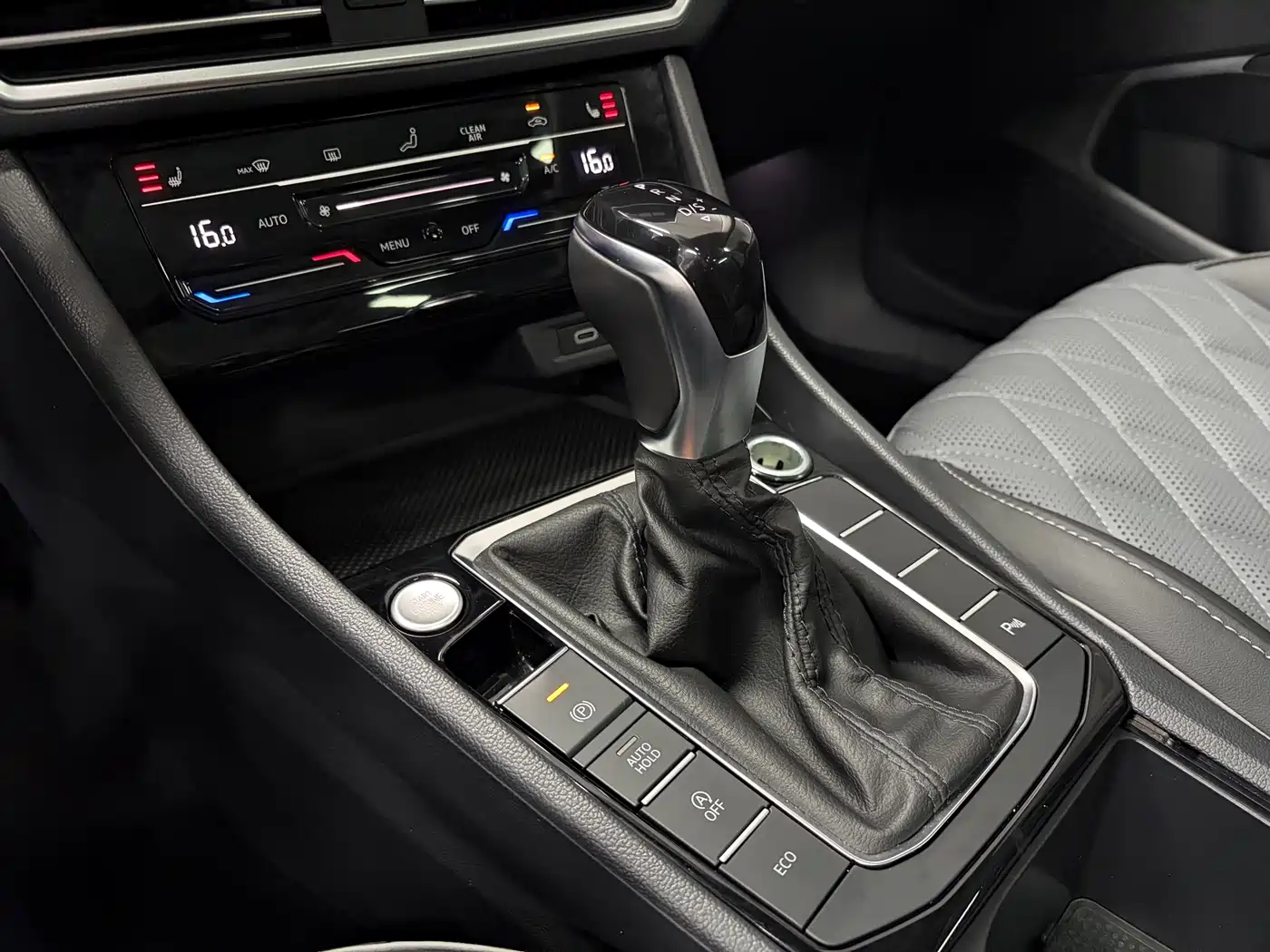 Volkswagen Sagitar 2023 280TSI DSG Excellence Plus Edition фото 10