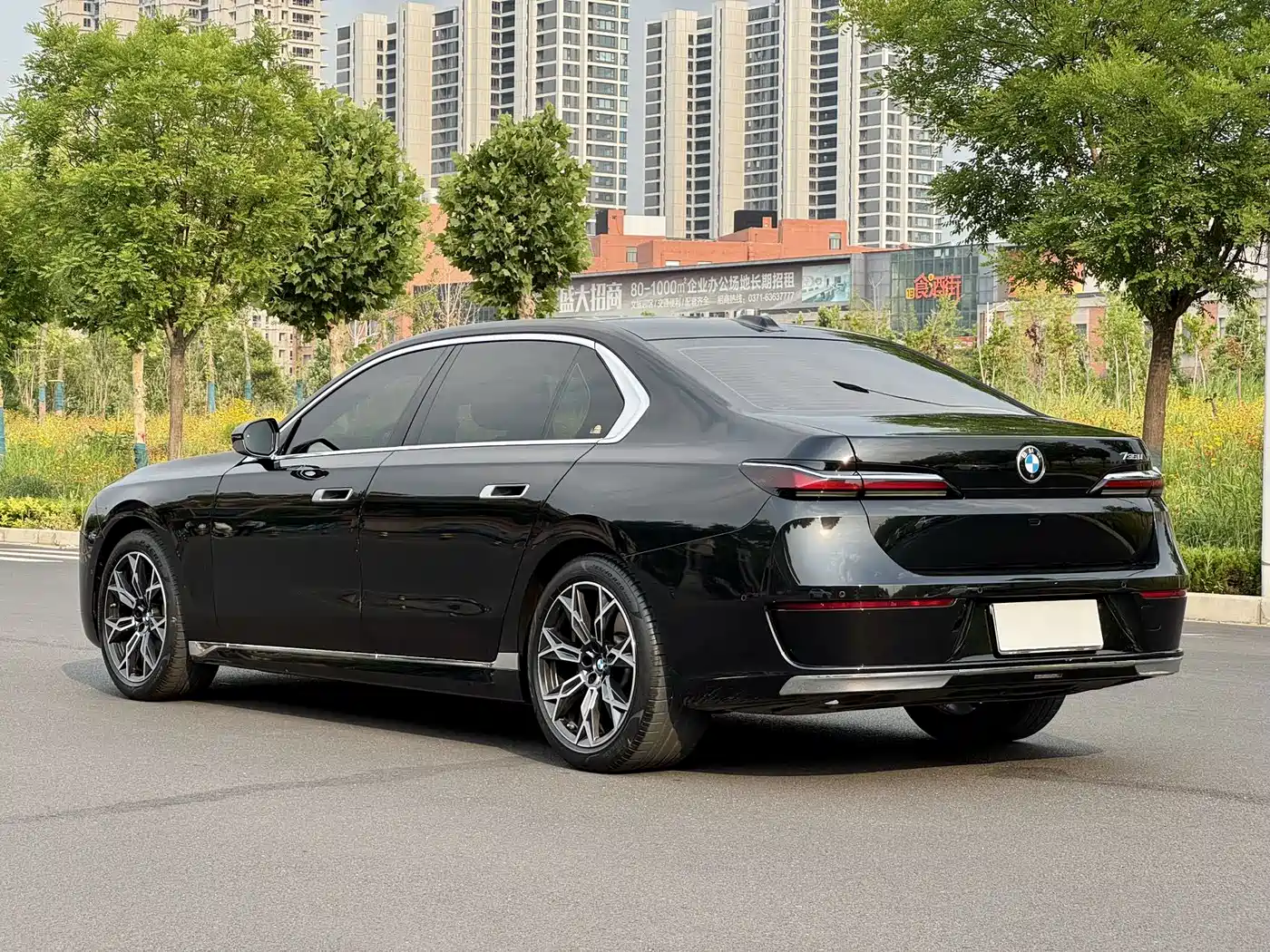 BMW 7 Series 2023 Model 735Li Luxury Package фото 9