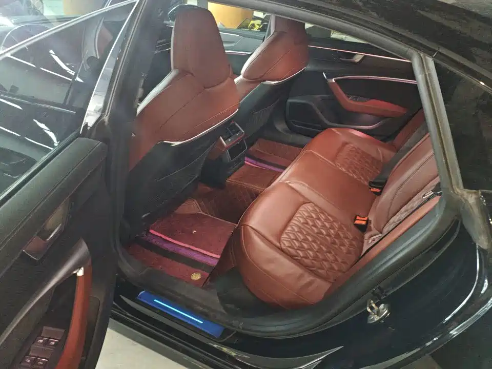 Photo 9 - Audi A7L