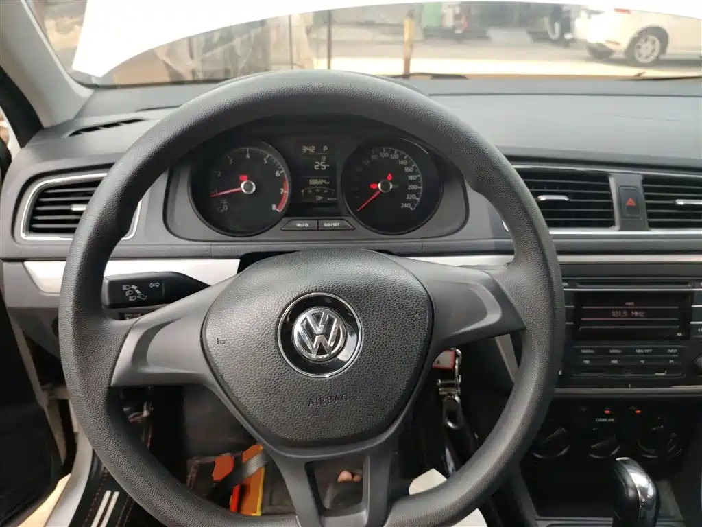 Volkswagen Lavida 2017 1.6L Automatic Trend Edition фото 7