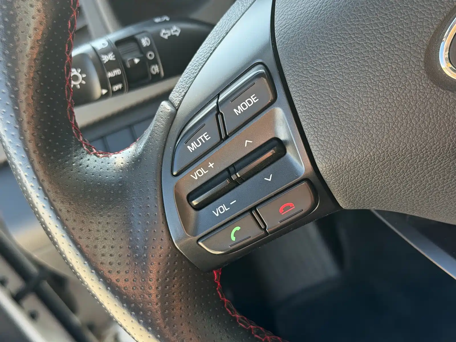 Photo 10 - Hyundai Elantra