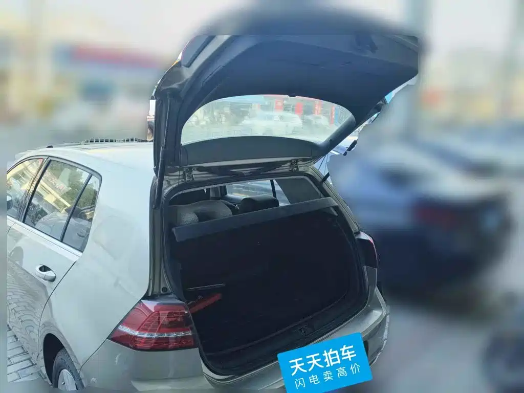 صورة 5 - Volkswagen Golf