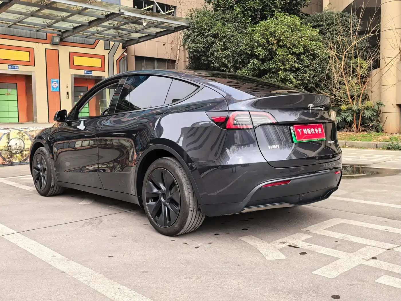 TESLA MODEL Y