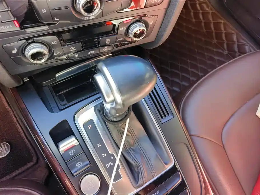 Audi A4L 2016 35 TFSI Collector's Edition S line Comfort фото 16