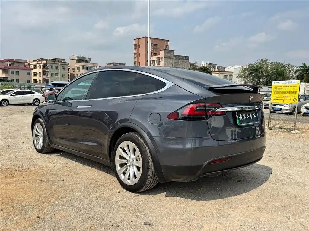 TESLA MODEL X