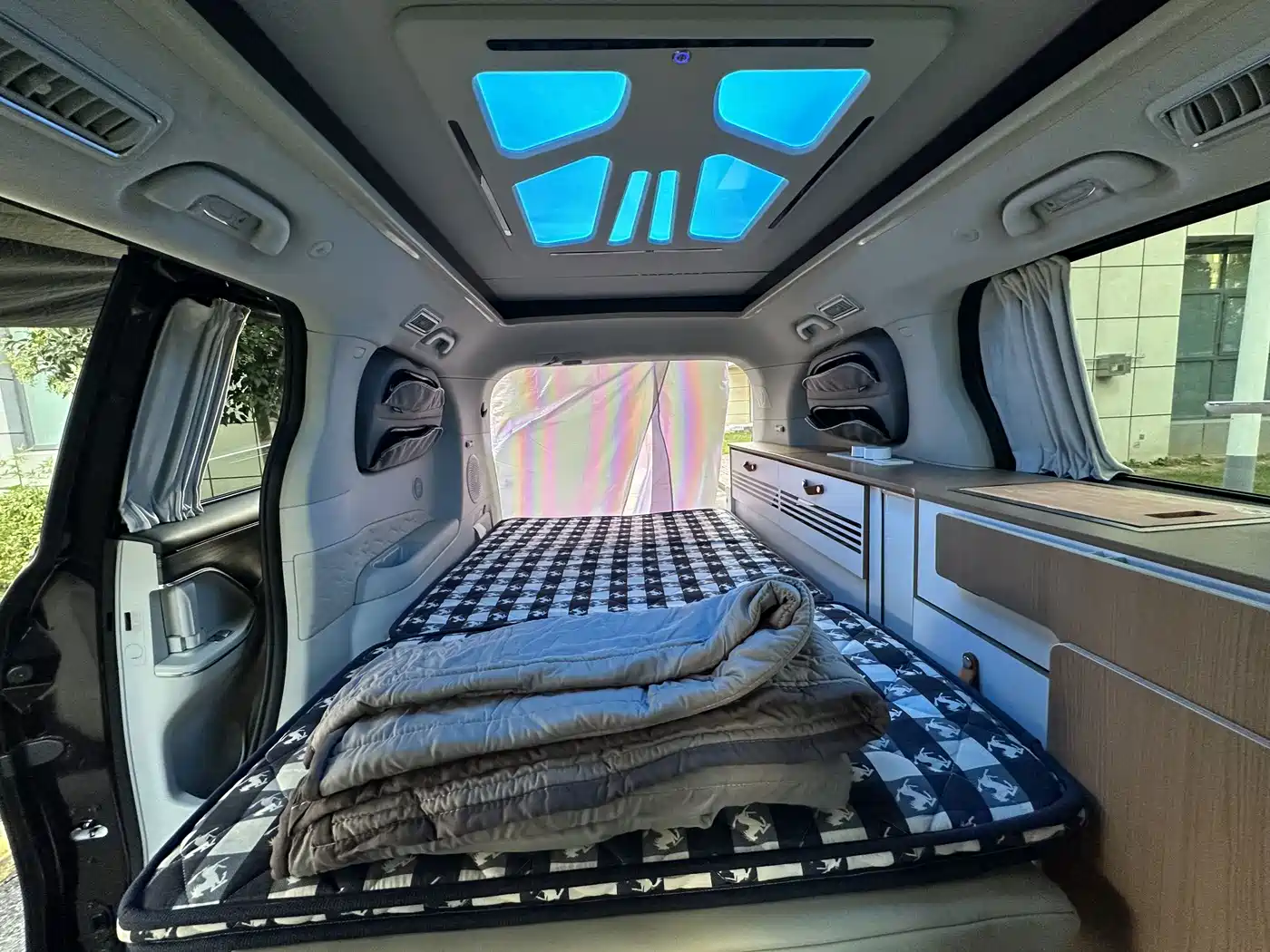 Dongfeng Fengxing Starlight V9 2026 2026 Model 200km Premium Edition 4-seater Pop-top Camper
