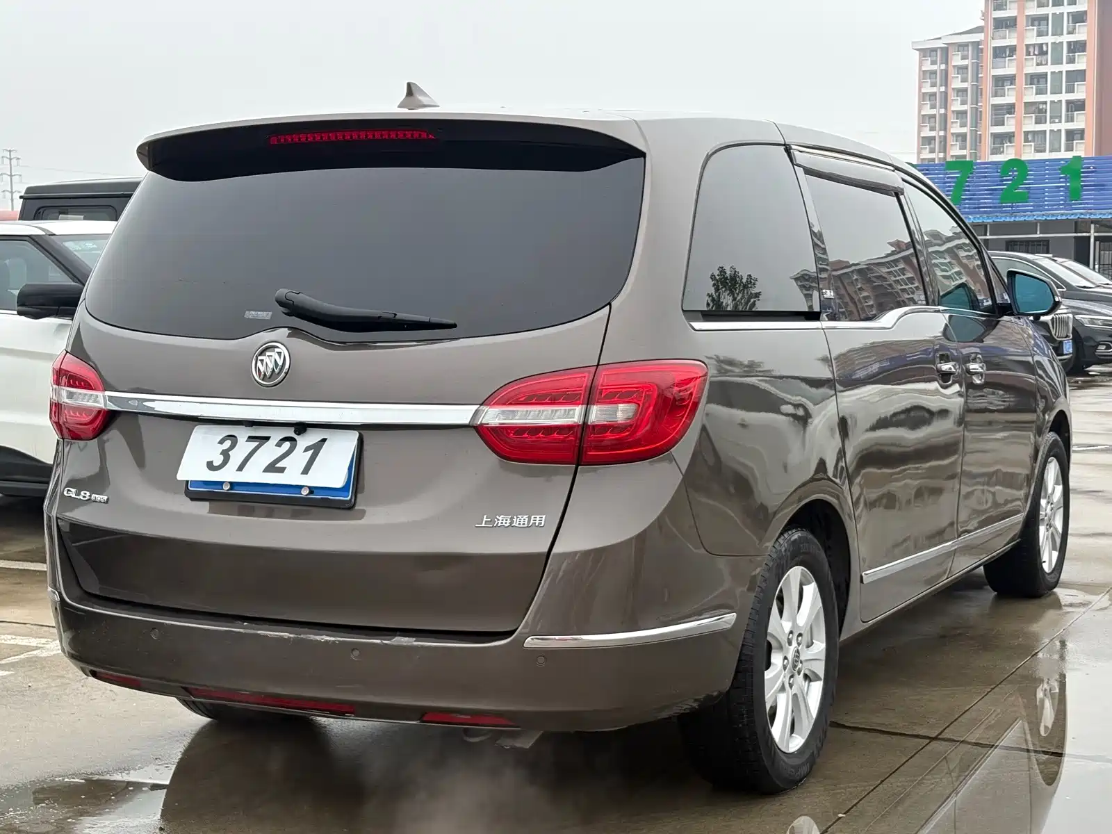 Photo 4 - Buick GL8