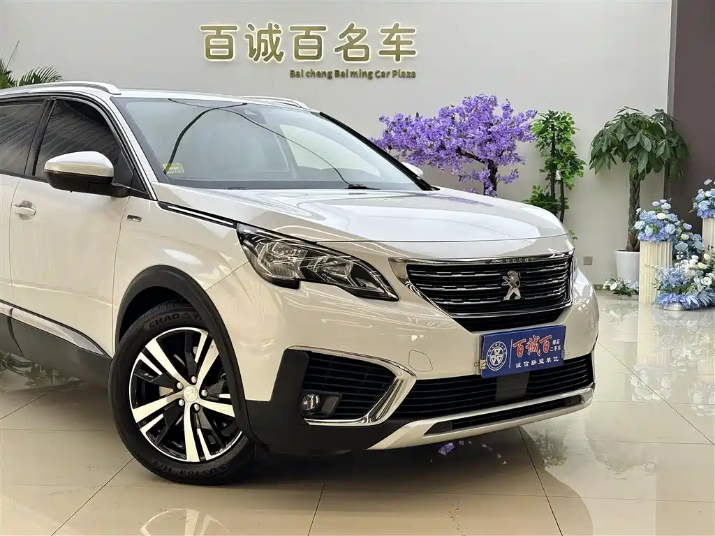 PEUGEOT 5008