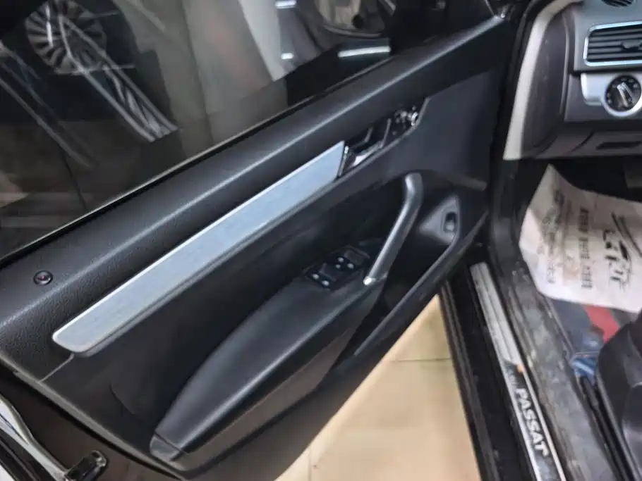 Volkswagen Passat 2012 2011 1.8TSI Automatic Premium Edition