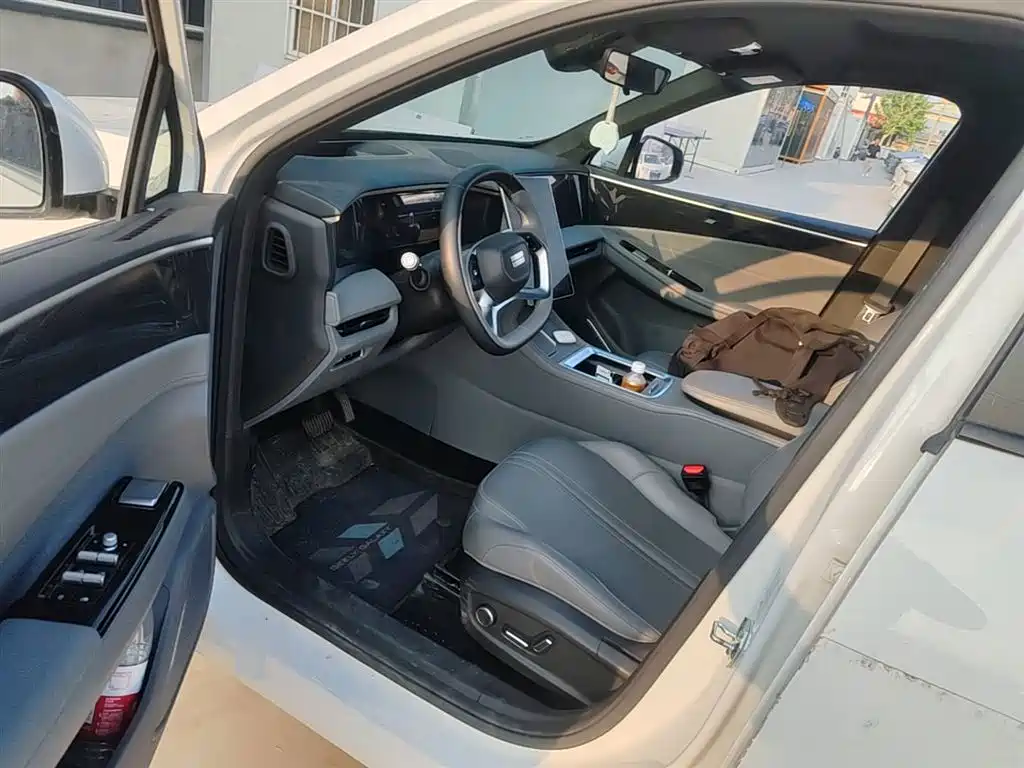 Geely Galaxy Galaxy L7 2025 EM-i 115km Explorer+ Edition фото 15