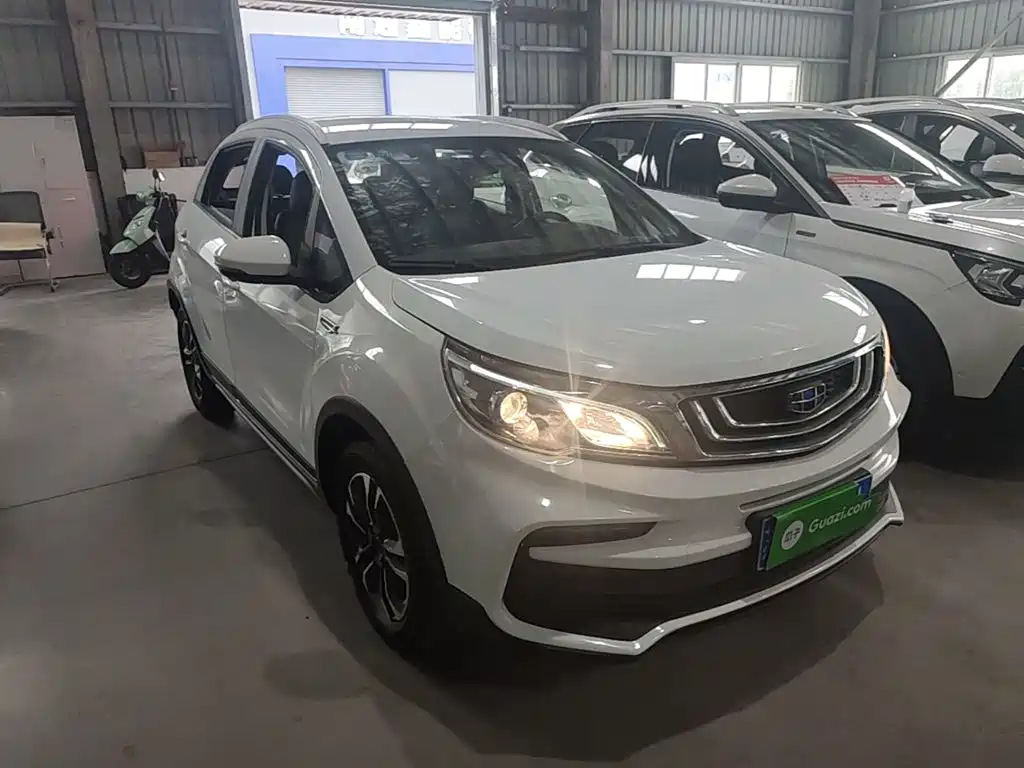 Фото 4 - Geely Vision X3