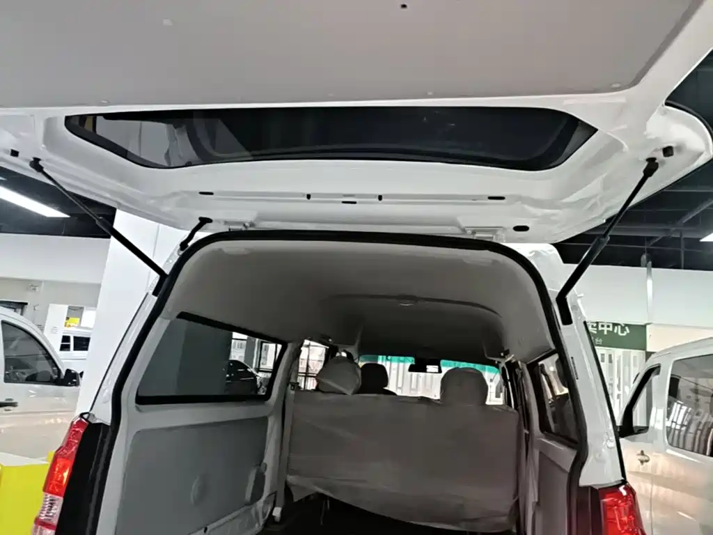 Jinbei New Hiace X30L 2025 2024 Fortune Edition Passenger Van 5/6/7-seater with Front AC