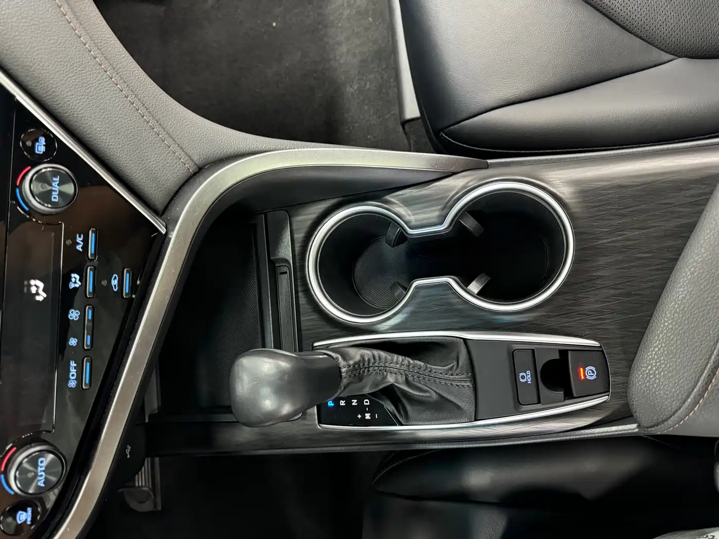 Toyota Camry 2023 2.0G Luxury Edition фото 20