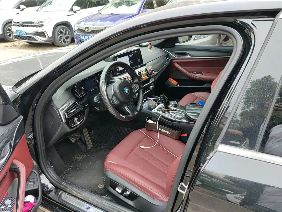 BMW 5 Series 2023 530Li Leading M Sport Package фото 9
