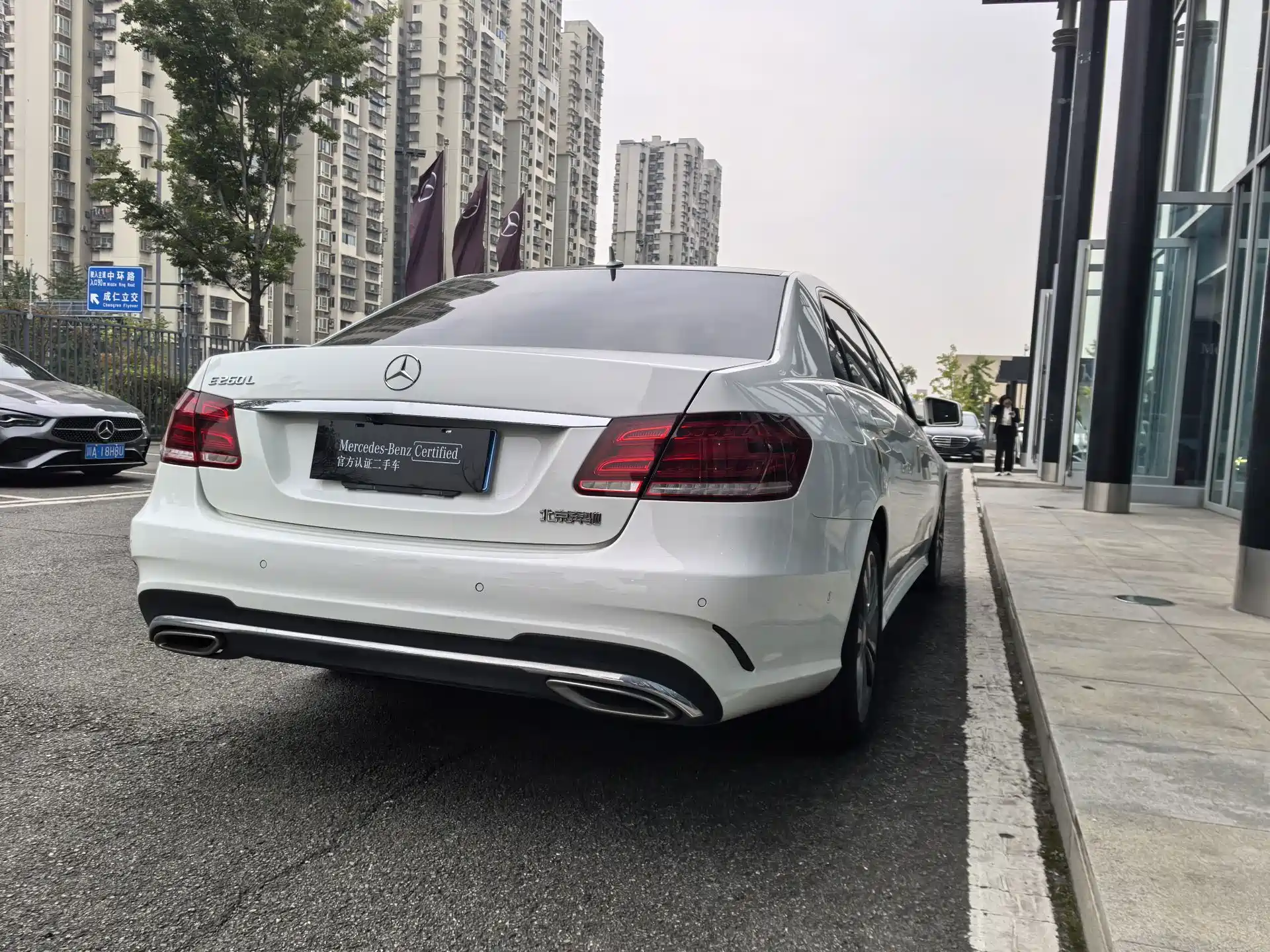 Фото 16 - Mercedes-Benz E-Class