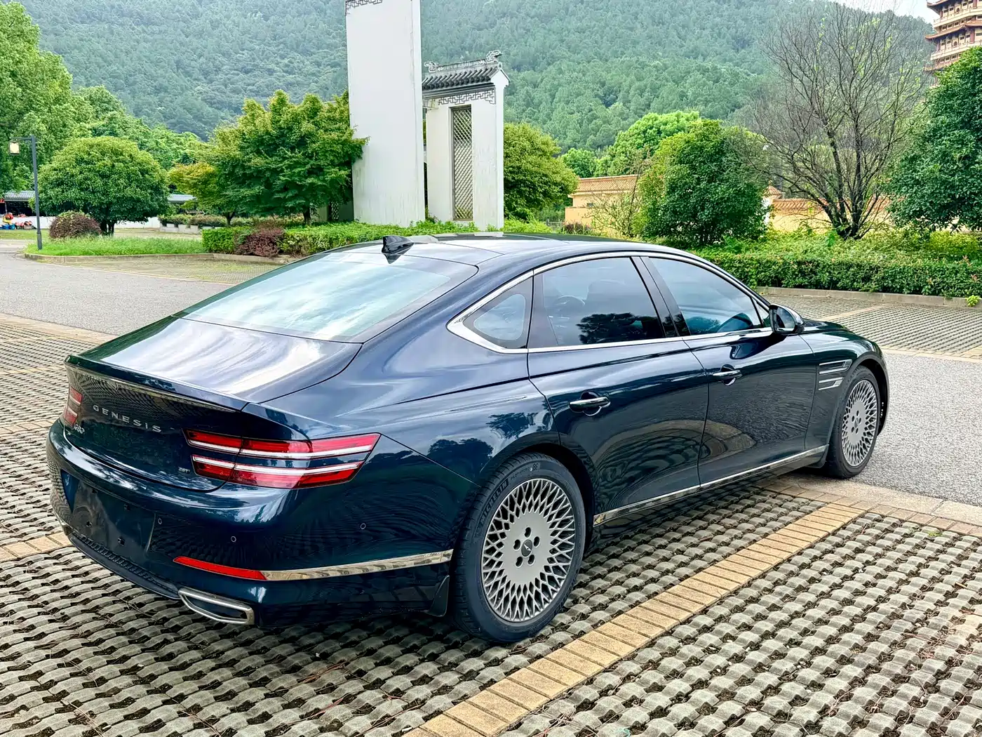 2023 Genesis G80