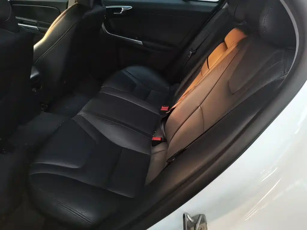 Фото 17 - Volvo S60