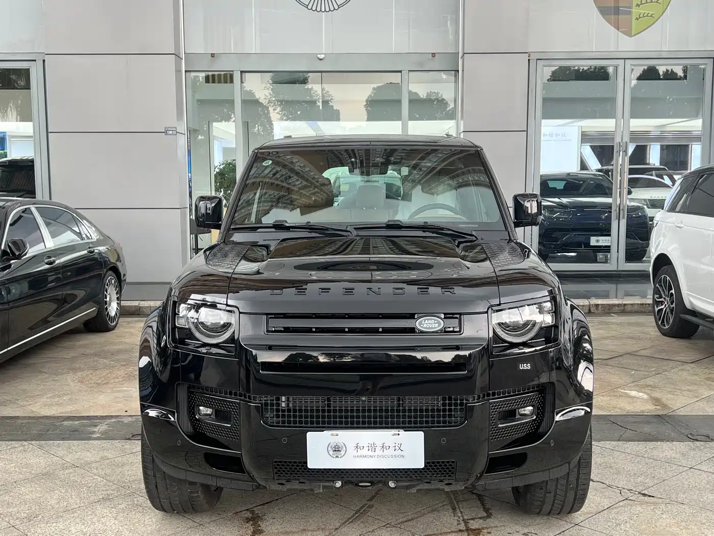 Land Rover Defender 2025 110 3.0T P400 -Dynamic HSE фото 2