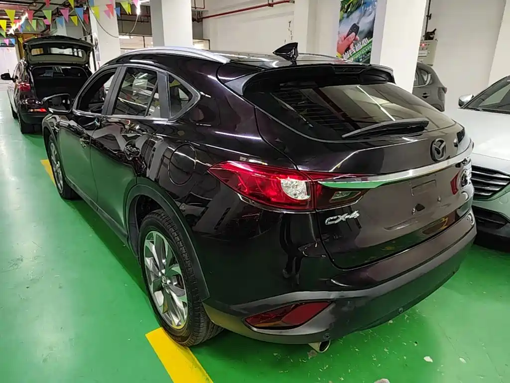Photo 5 - Mazda CX-4
