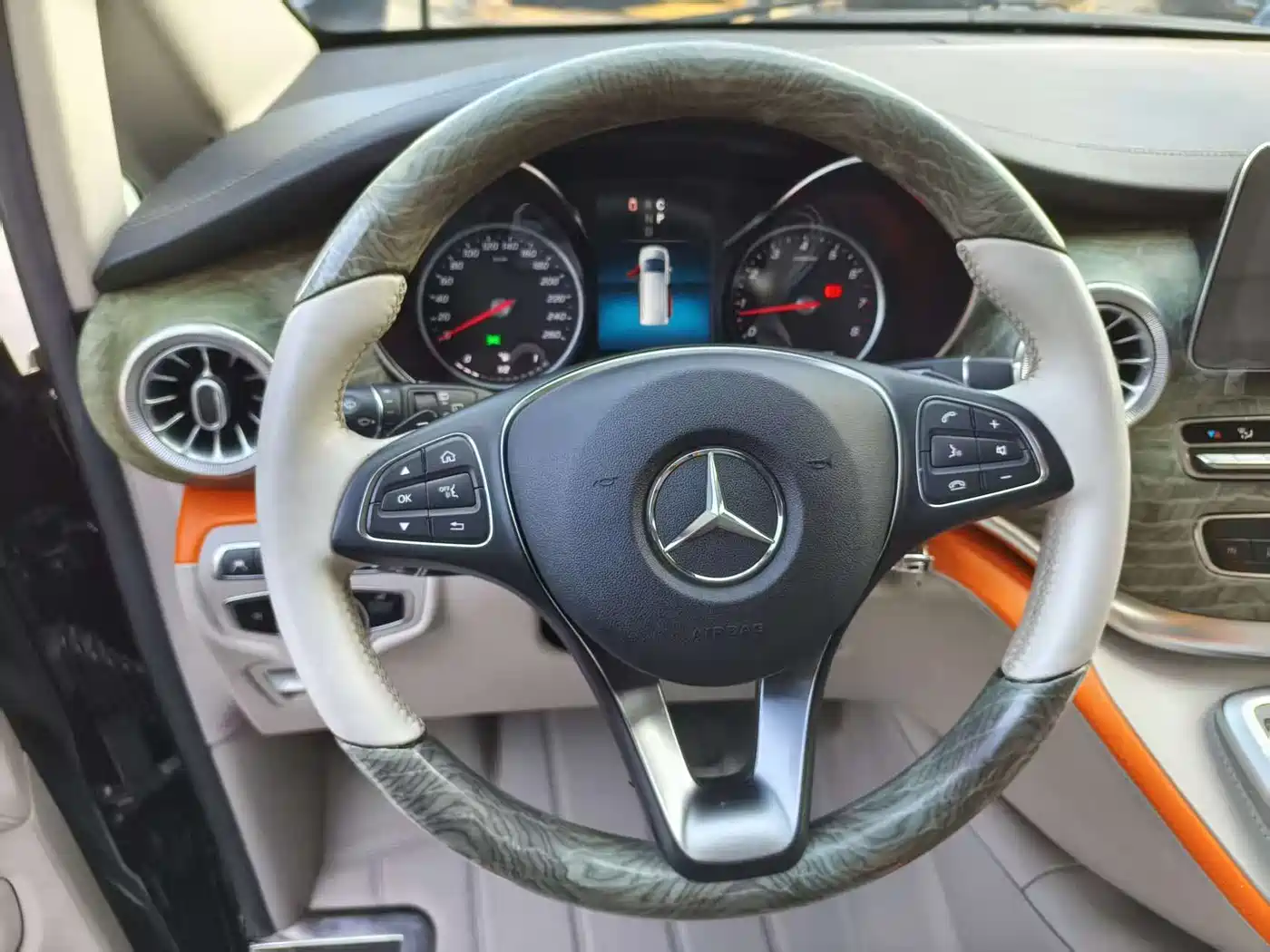 Mercedes-Benz V-Class 2021 V 260 L Long Wheelbase Luxury Edition фото 26