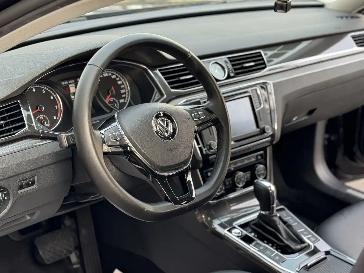 Volkswagen Passat 2016 330TSI DSG Executive Edition фото 8