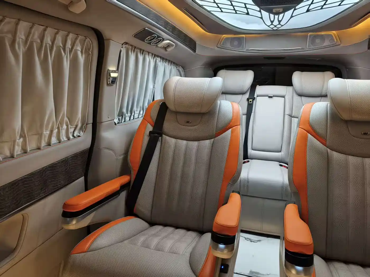 Mercedes-Benz V-Class 2021 V 260 L Long Wheelbase Luxury Edition фото 17