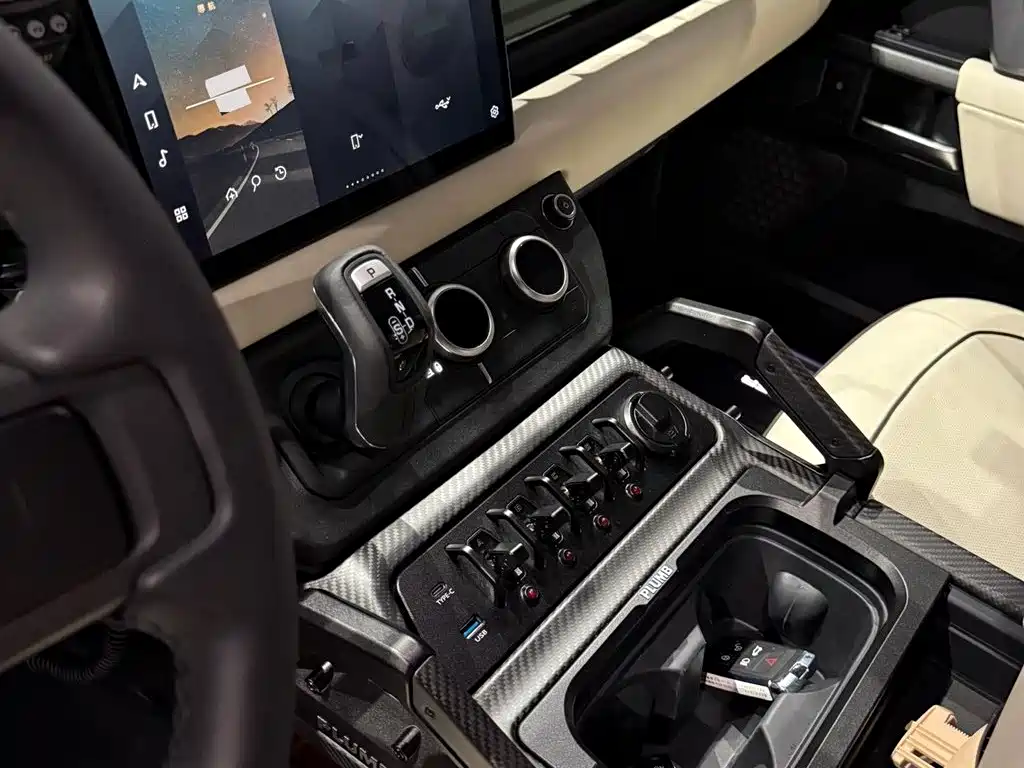 Land Rover Defender 2023 110 3.0T P400 75th Anniversary Legend Edition фото 16