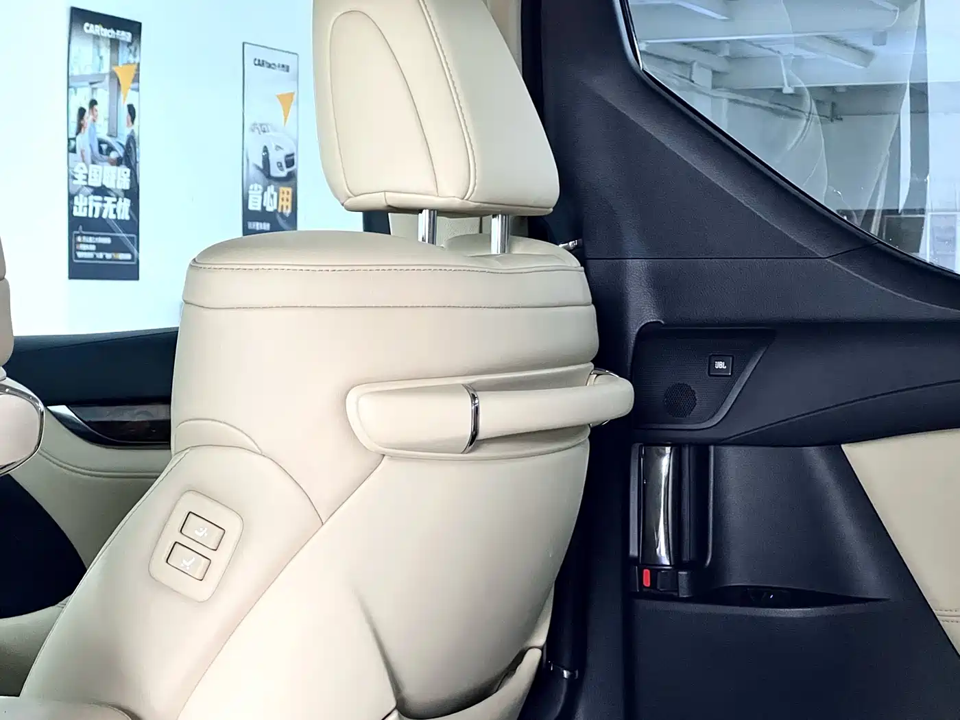Toyota Alphard 2021 Hybrid 2.5L Luxury фото 40