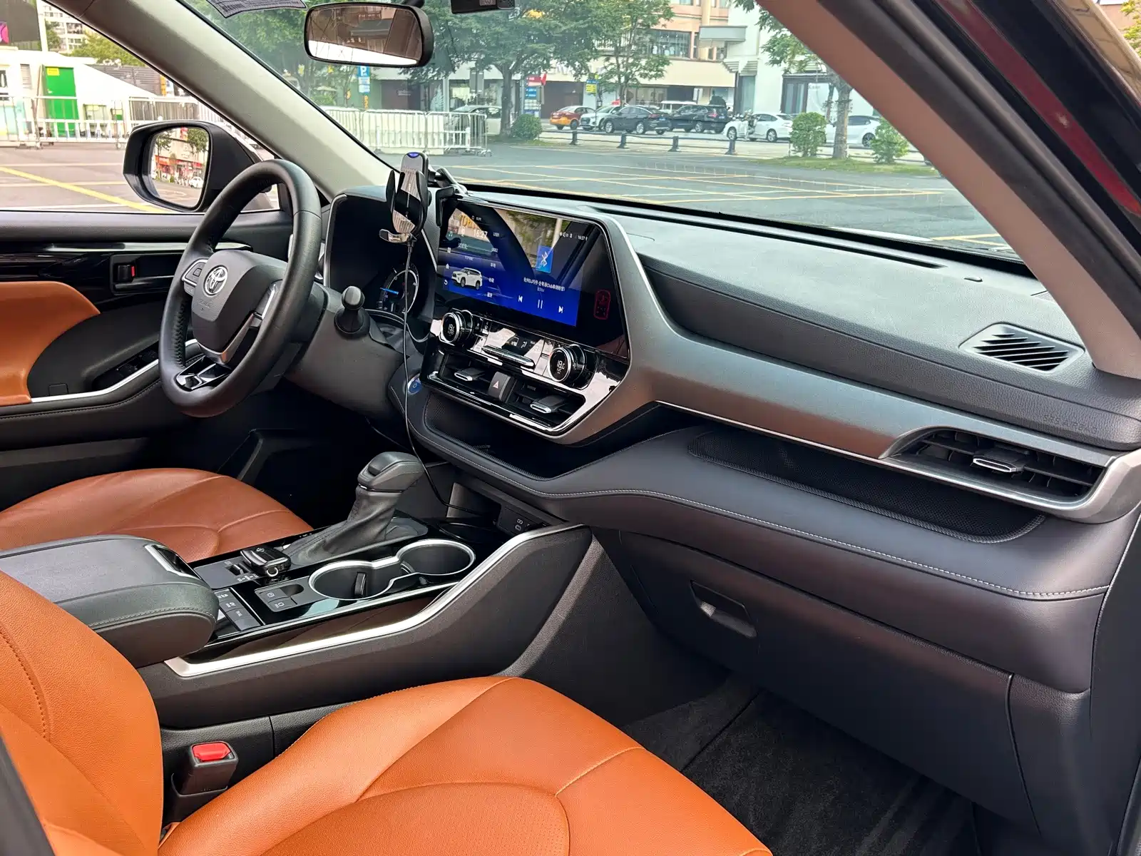 Photo 21 - Toyota Highlander