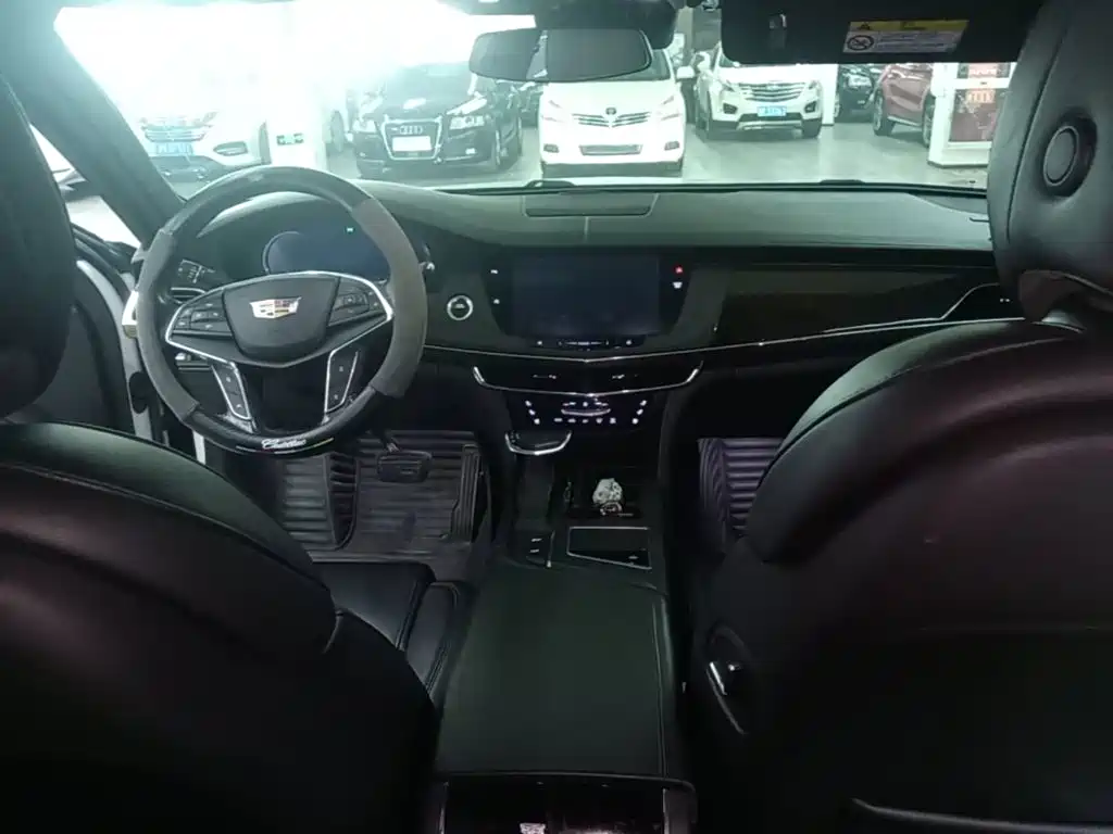Фото 10 - Cadillac CT6