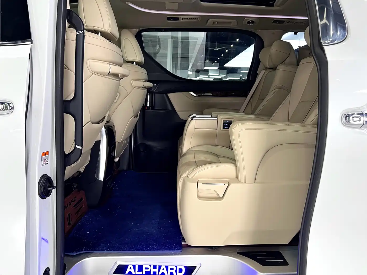 Toyota Alphard 2021 Hybrid 2.5L Luxury фото 37
