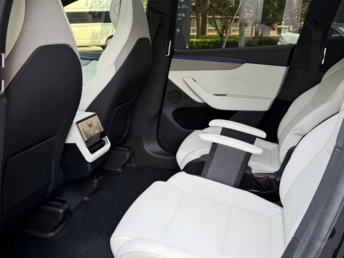 Tesla Model Y L 2025 2025 Facelift Long Range AWD