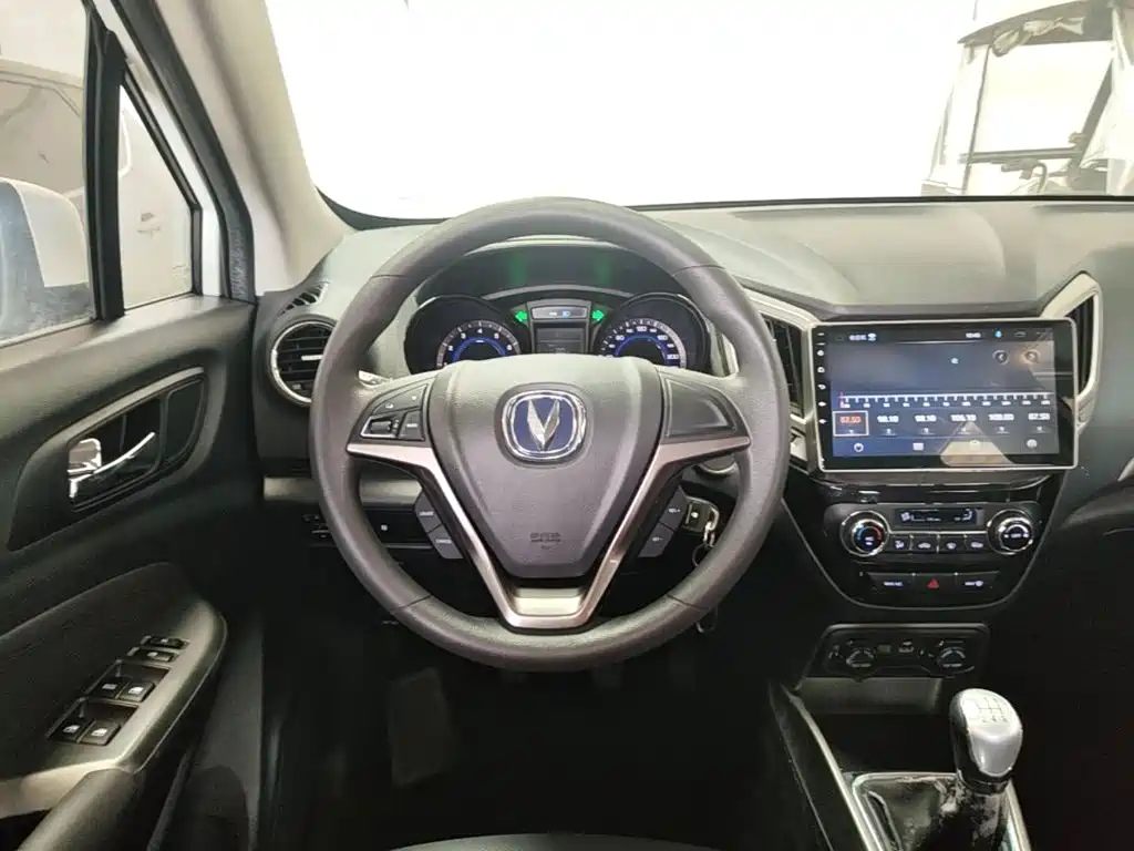 Фото 11 - Changan CS15