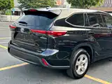 Photo 11 - Toyota Highlander
