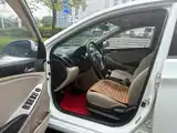 Photo 7 - Hyundai Verna