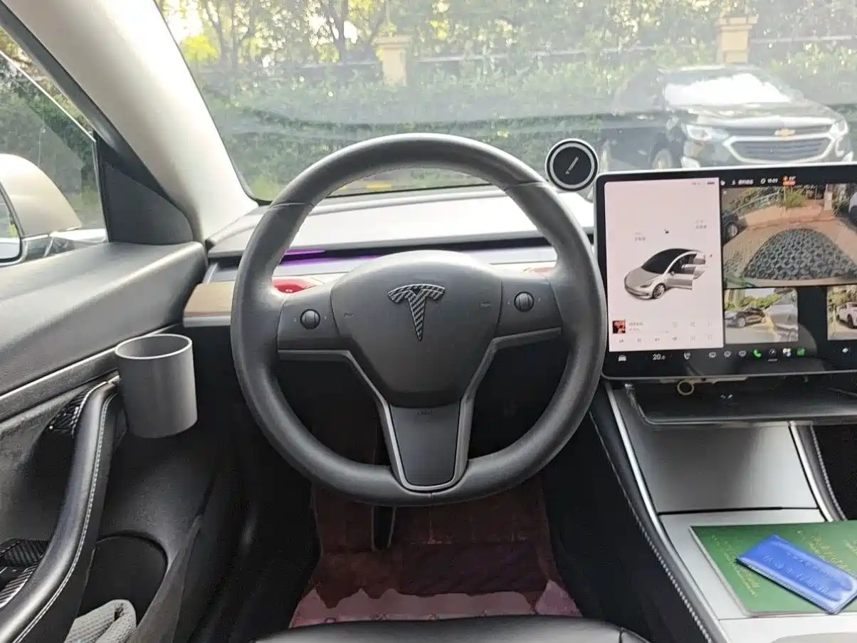 Фото 10 - Tesla Model 3