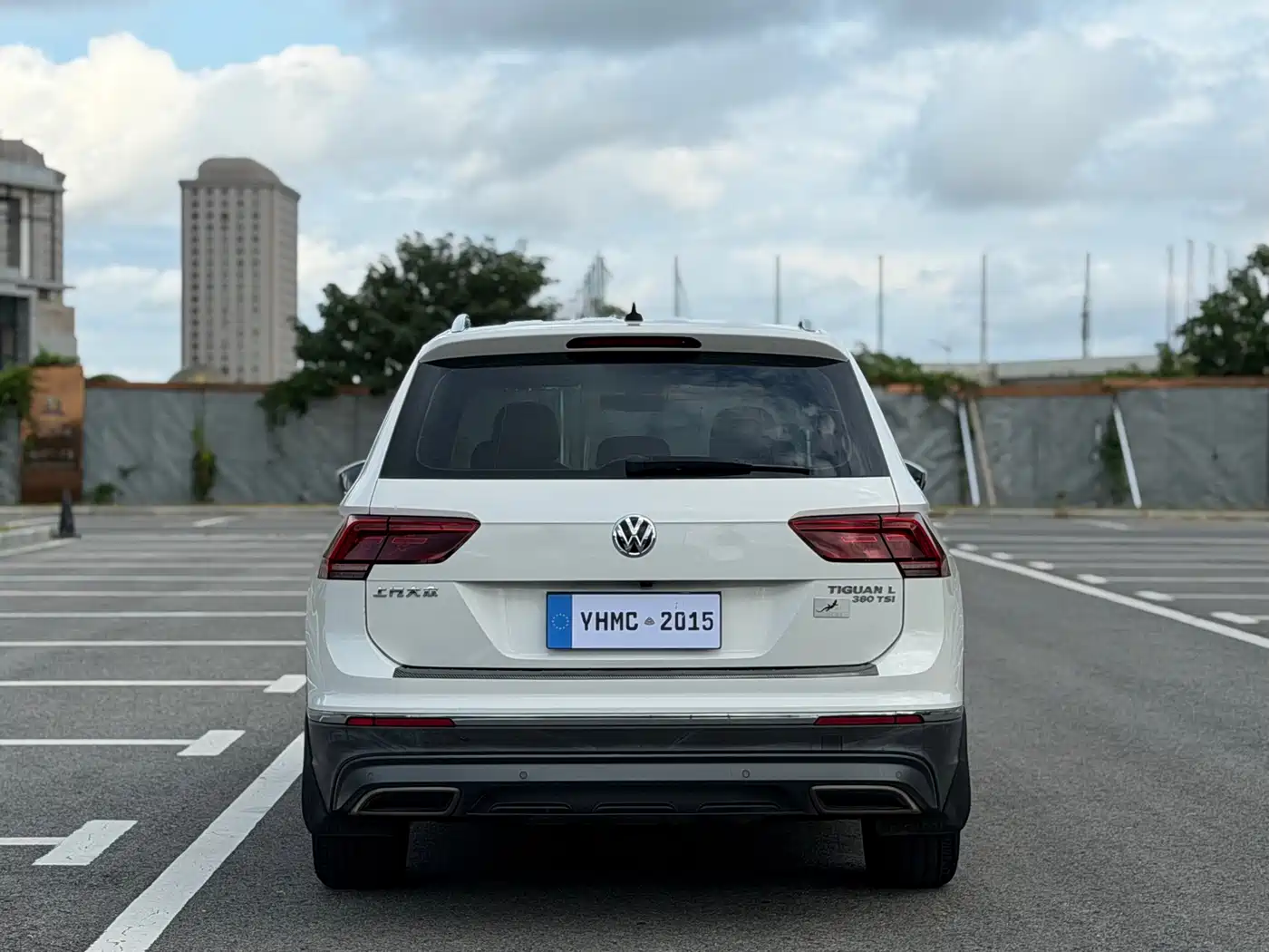 Photo 20 - Volkswagen Tiguan L