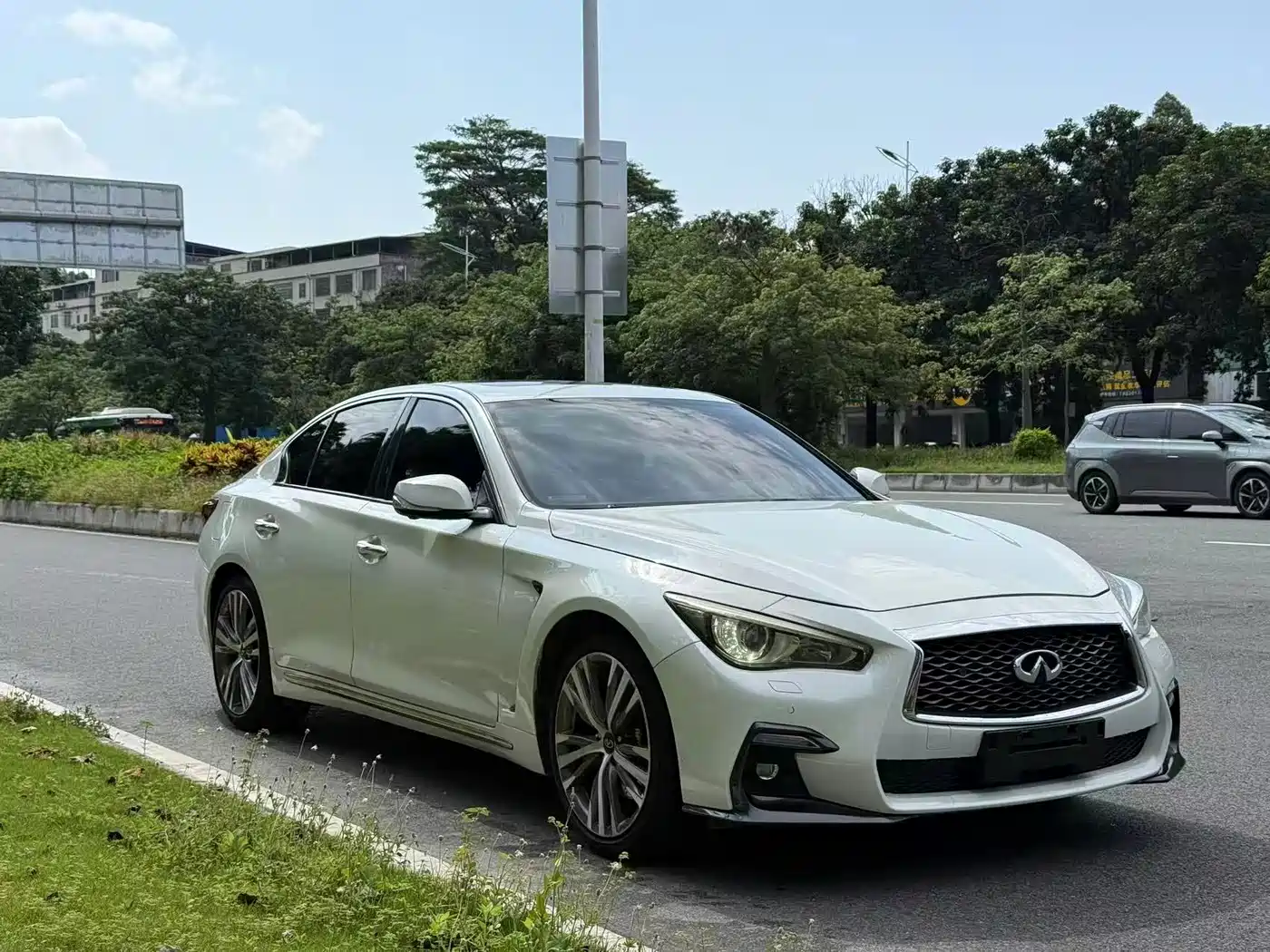 Фото 1 - Infiniti Q50L