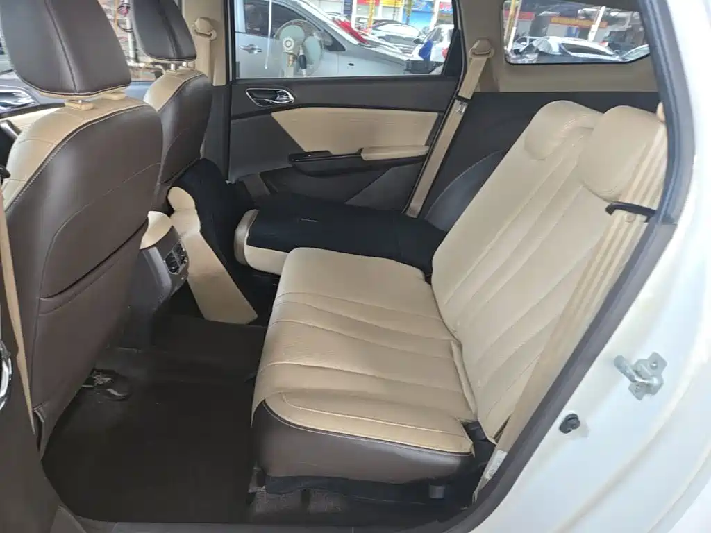Baojun 310W 2017 2017 1.5L Manual Fashion Edition (China V)