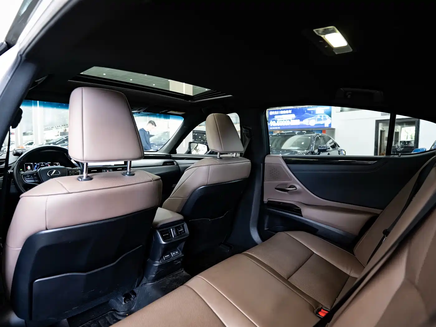 Lexus ES 2022 300h Excellence Edition фото 12