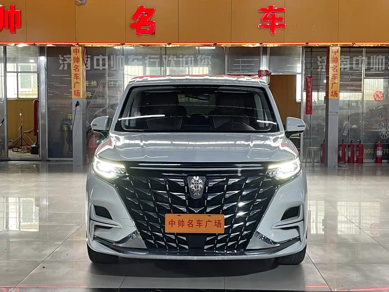 Фото 2 - Roewe iMAX8