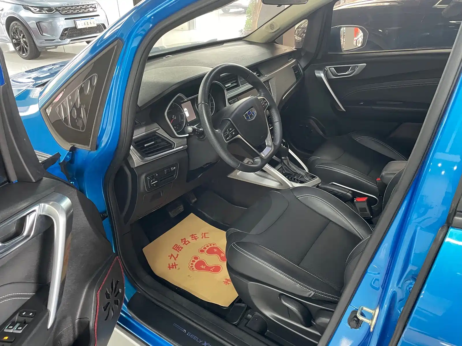 Фото 5 - Geely Vision X3