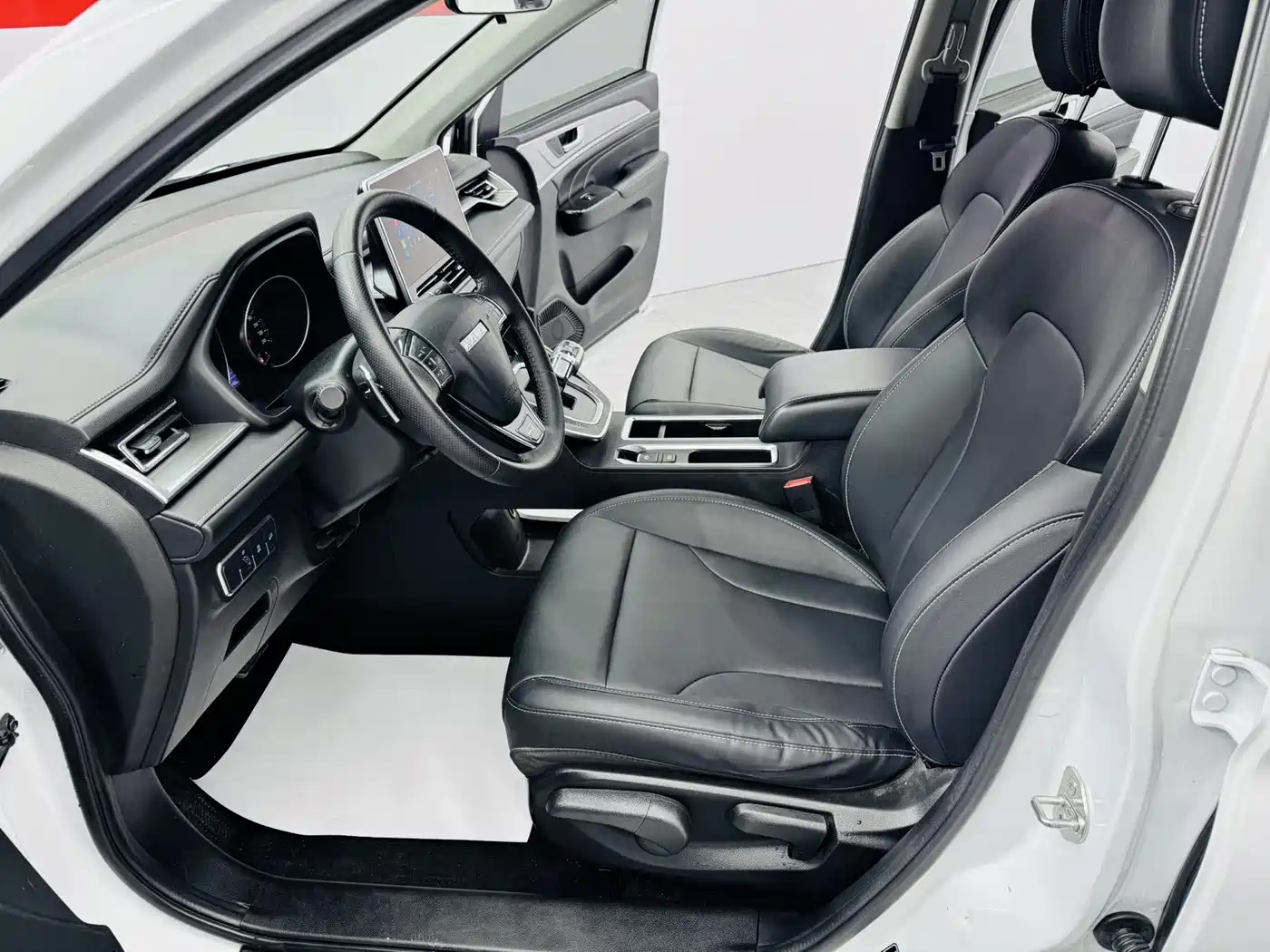 Haval M6 2023 PLUS 1.5T DCT Luxury Smart Connect фото 4