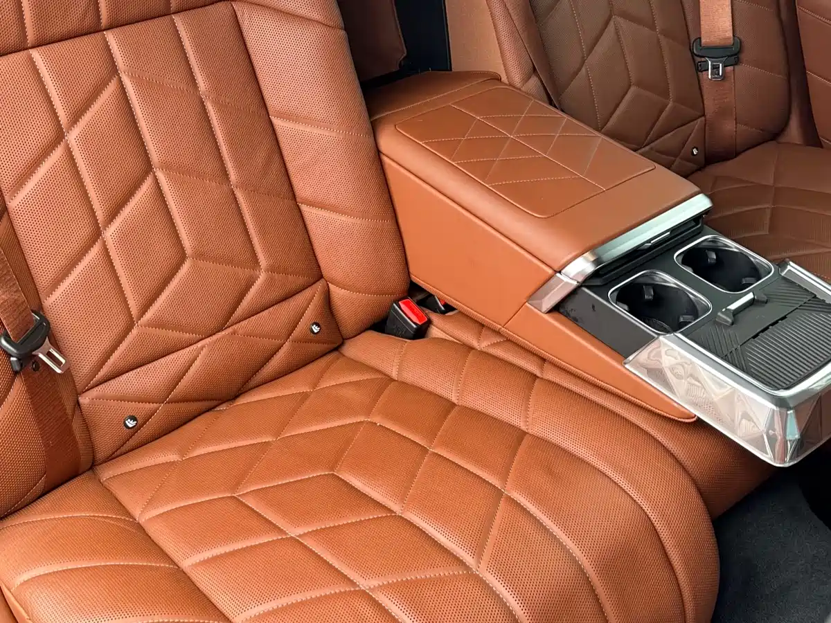 BMW 7 Series 2023 Facelift 740Li Exclusive M Sport Package фото 21