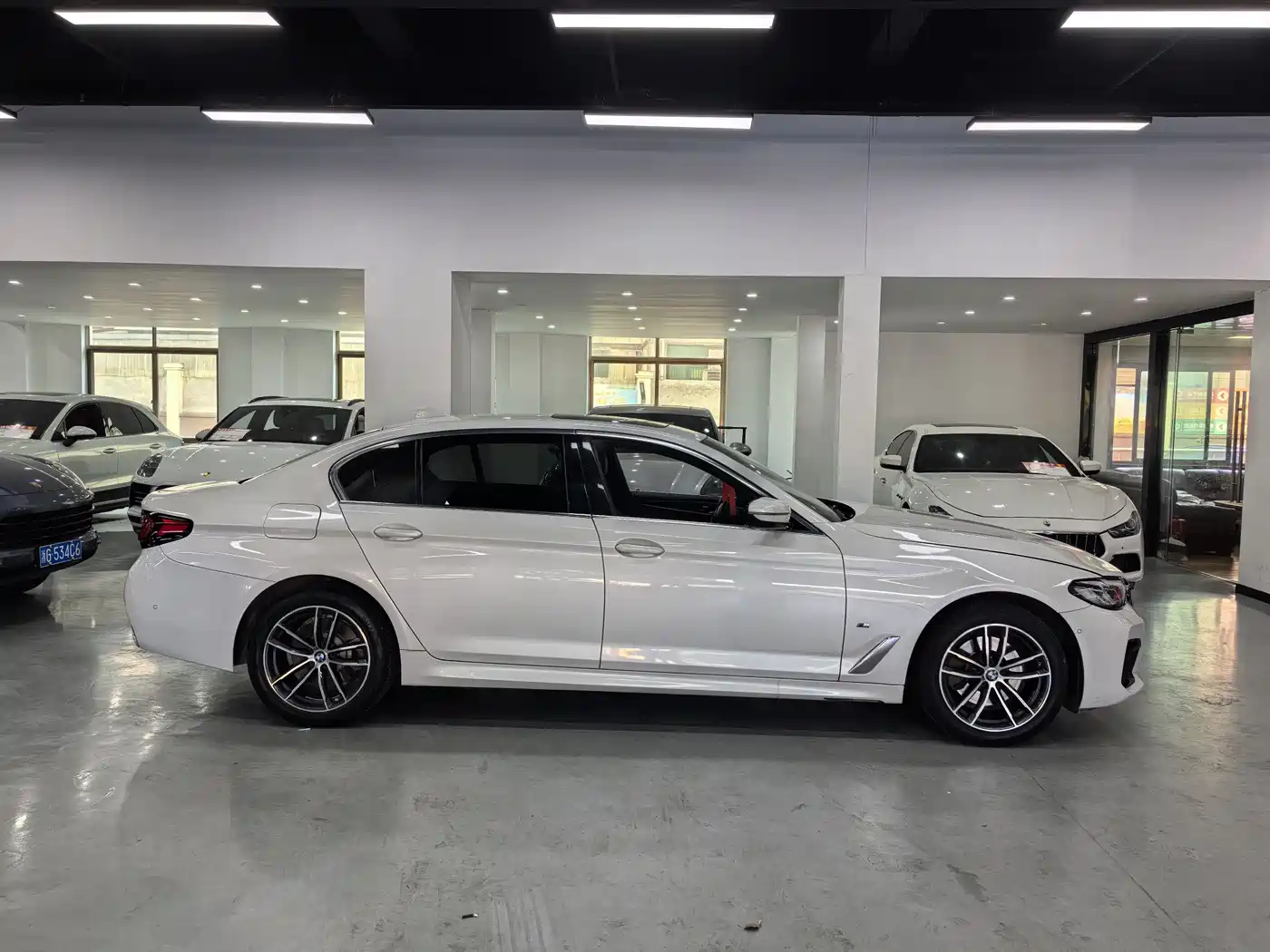 BMW 5 Series 2022 525Li M Sport Package фото 4
