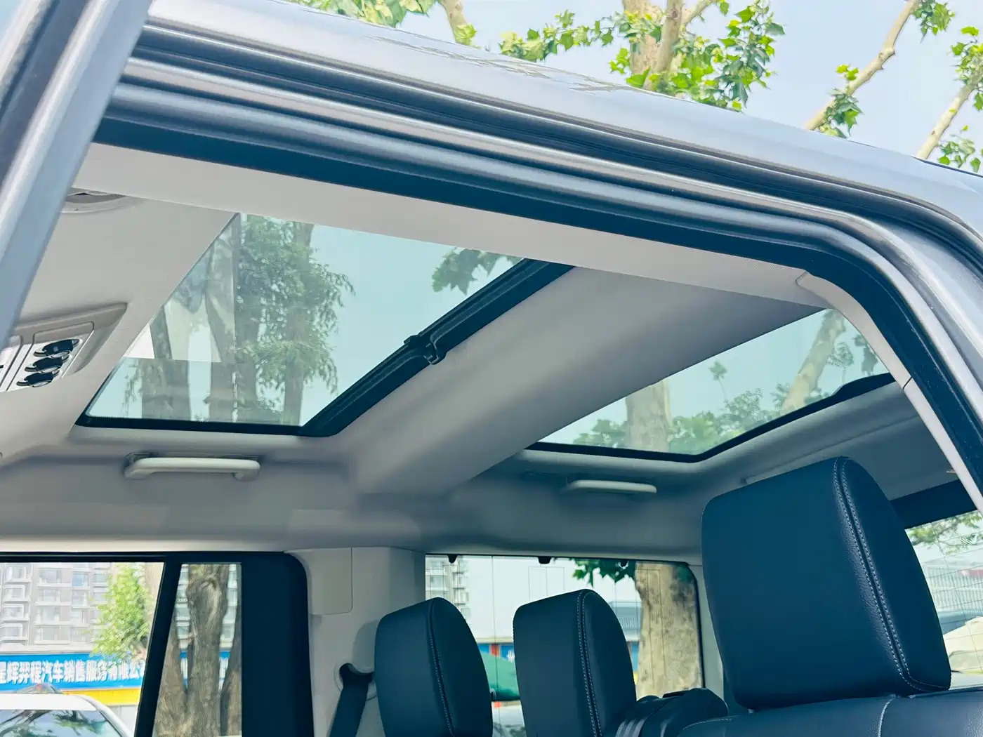 Land Rover Discovery 2016 3.0 SC V6 HSE фото 17
