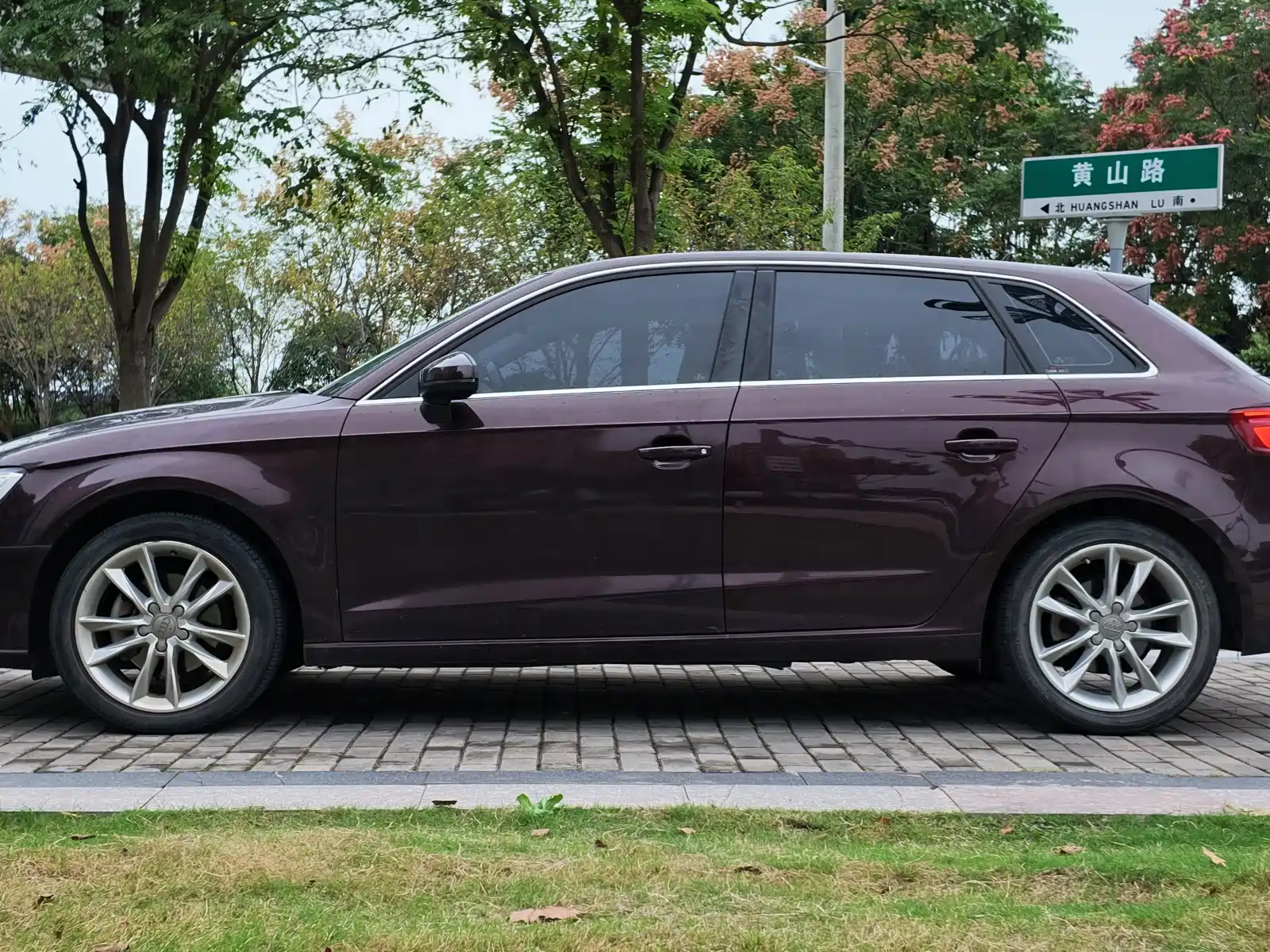 Photo 3 - Audi A3