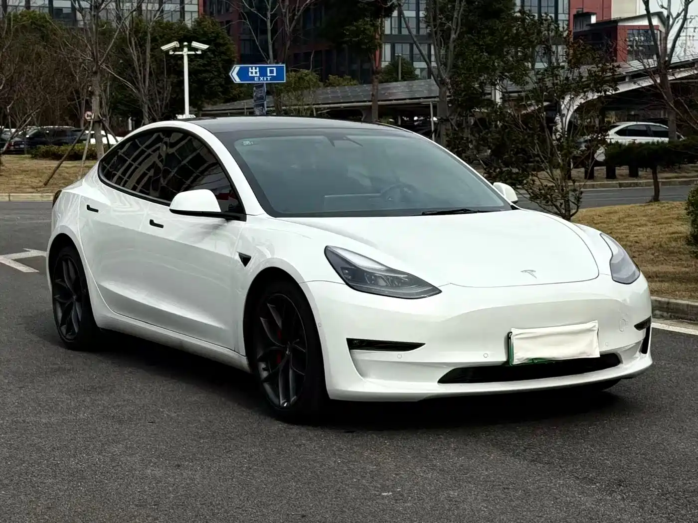 TESLA MODEL 3