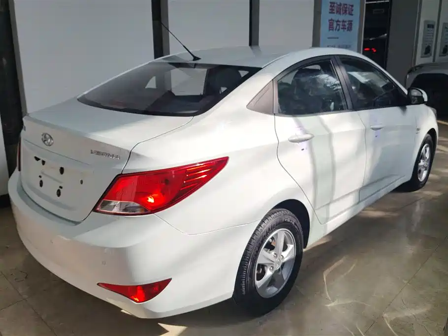 Hyundai Verna 2014 1.4L Automatic Smart GLS фото 3